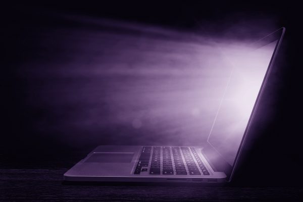 laptop-licht-lila laptop-licht-lila